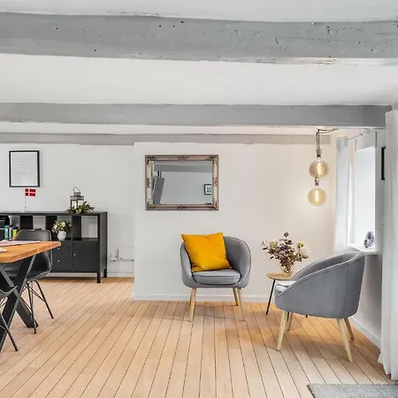 Elsebeth Fahlgren Ellegaard *