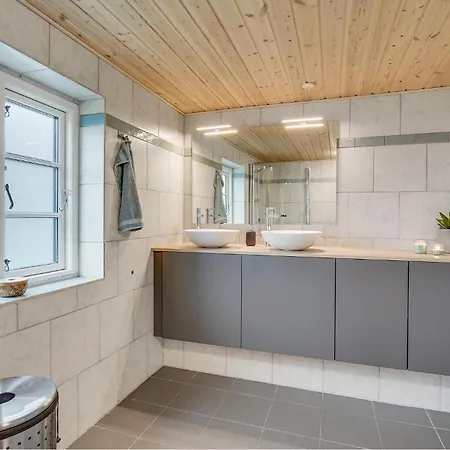 Elsebeth Fahlgren Ellegaard *