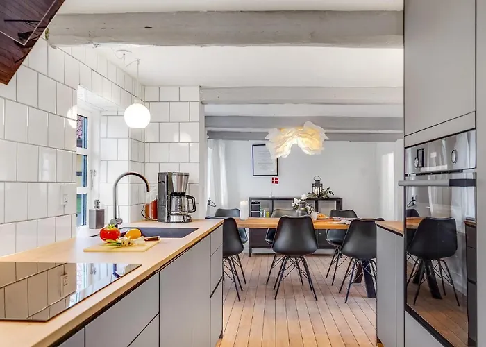 Elsebeth Fahlgren Ellegaard * Ærøskøbing