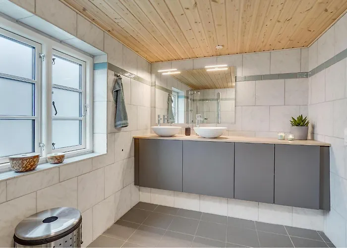 Elsebeth Fahlgren Ellegaard *